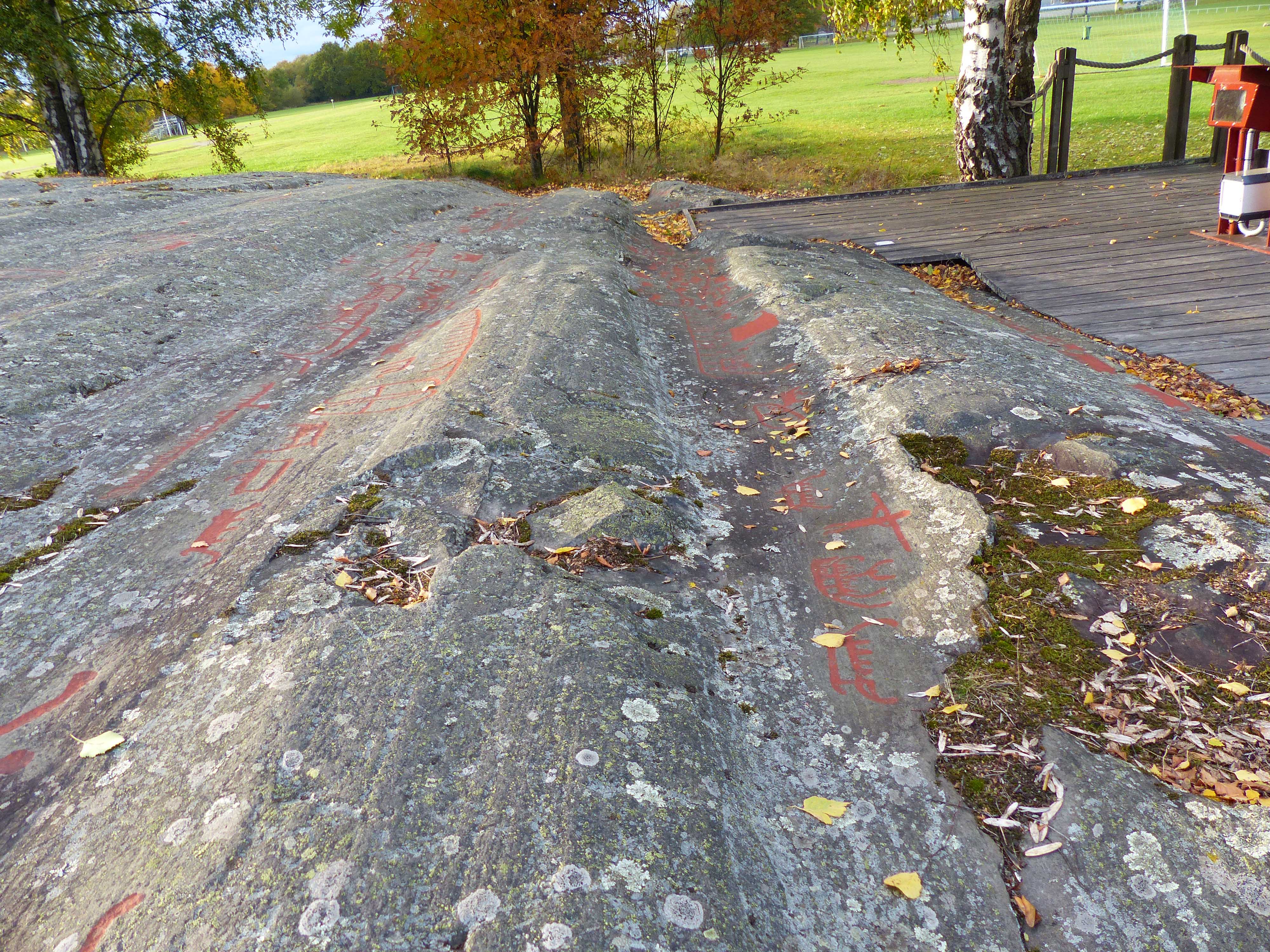 Ospecificerad skepp, Ospecificerat djur, Ospecificerad människa, Målad, Hällristningsmiljö, Skålgropar älvkvarnar