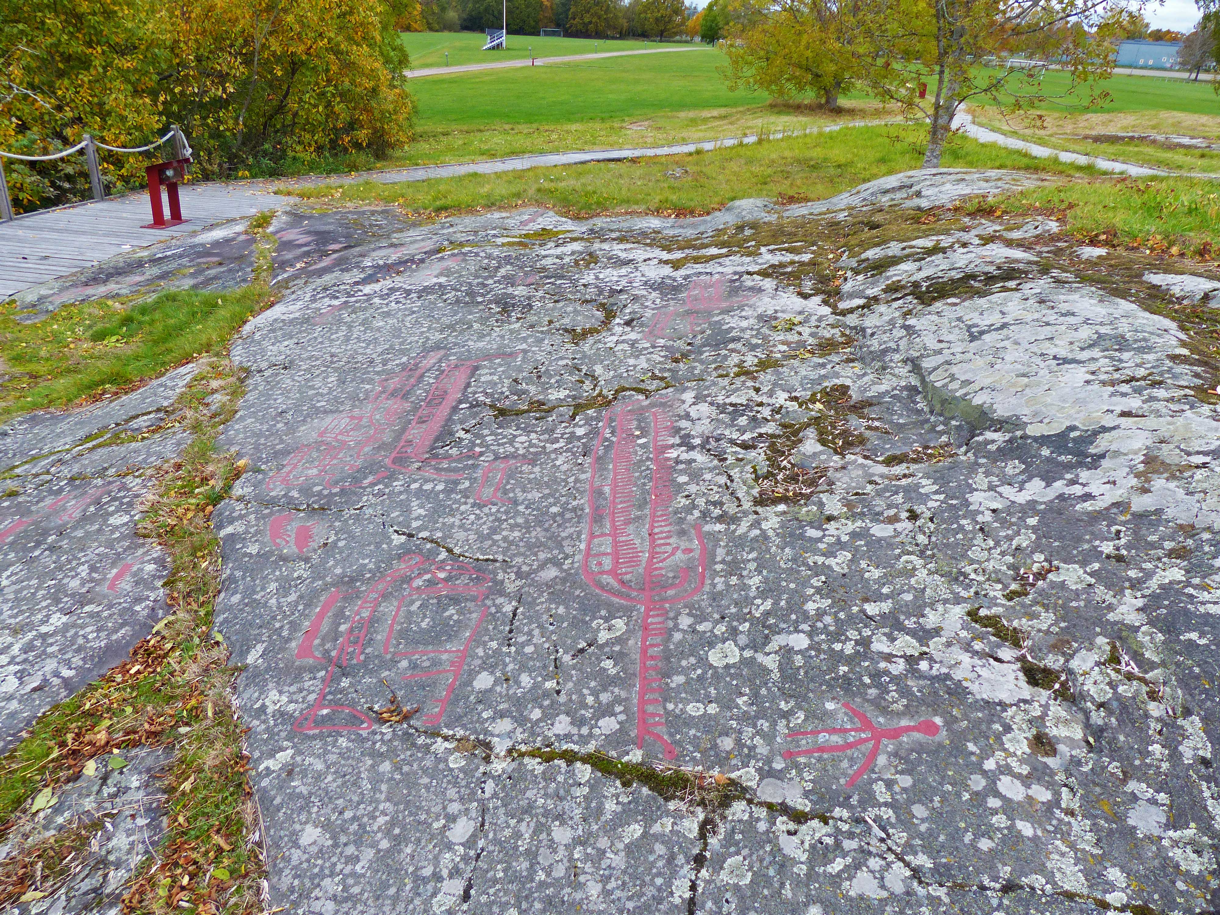 Ospecificerad skepp, Ospecificerat djur, Ospecificerad människa, Landskapet, Detalj, Målad, Hällristningsmiljö, Skålgropar älvkvarnar