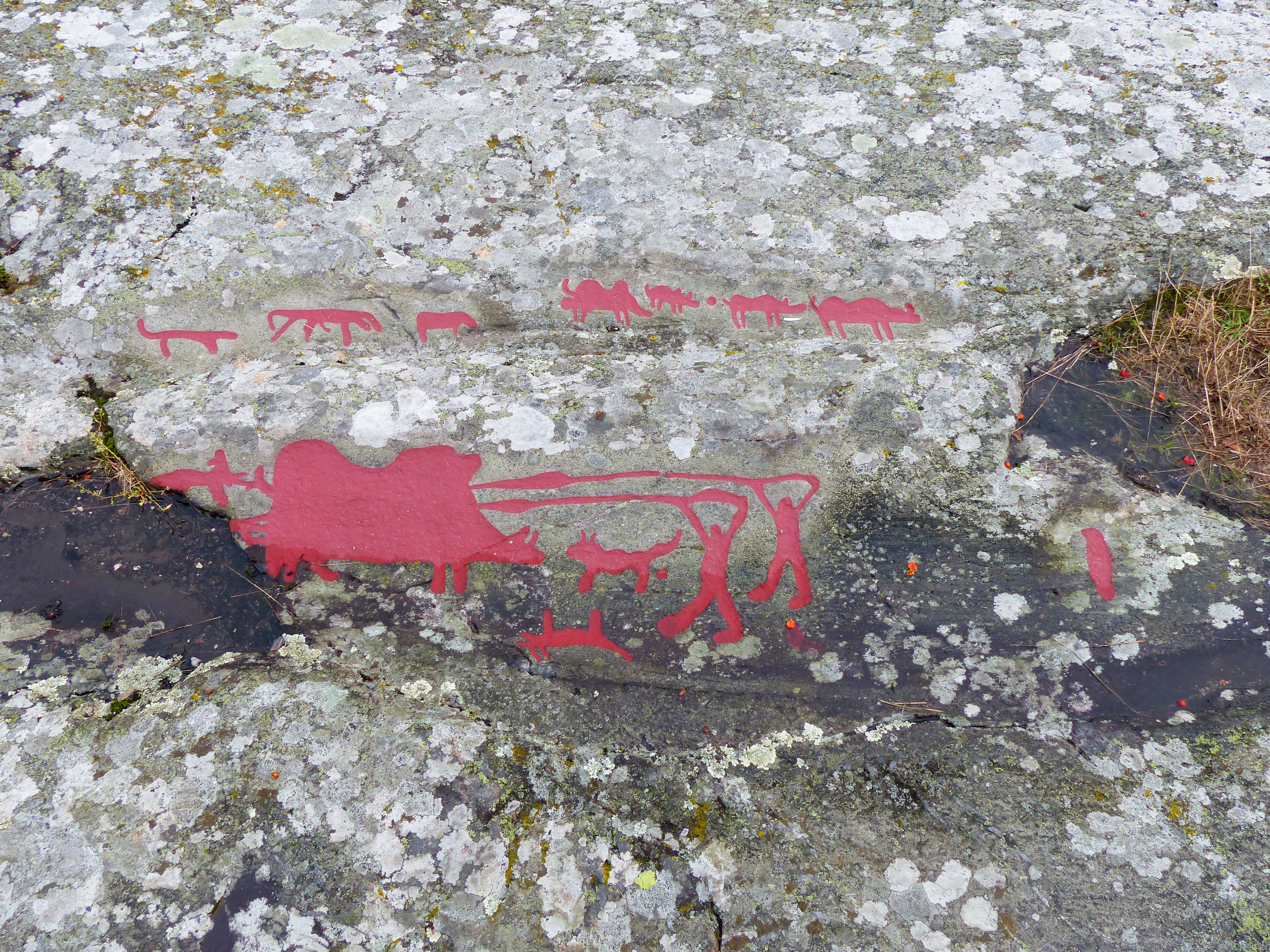 Fisk, Ospecificerat djur, Svin, Ospecificerad människa, Spjutbärare, Detalj, Målad, Hunddjur (Familj Canidae)