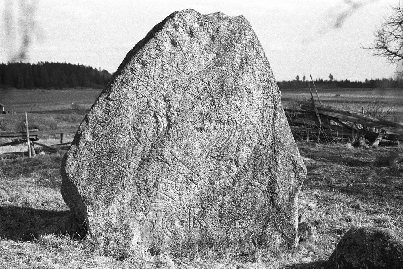 Ristning på block, Landskapet, Miljöbild, Runristning, Skålgropar älvkvarnar